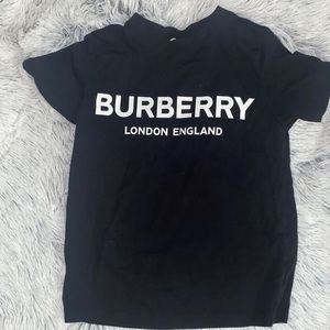 Kids burberry T-shirt worn 2x SIZE 6y UNISEX